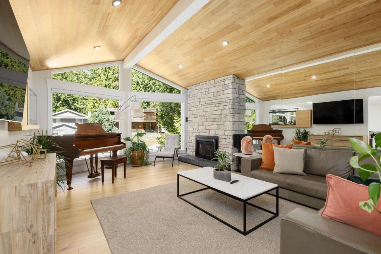 Beautiful Villa With Heated Pool Hot Tub By Forest 北温哥华 外观 照片